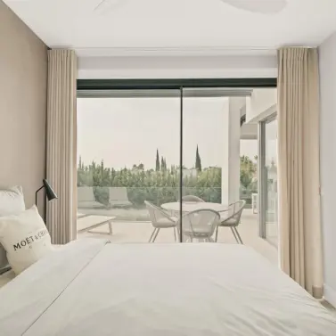 Venta de apartamento en planta media en La Quinta