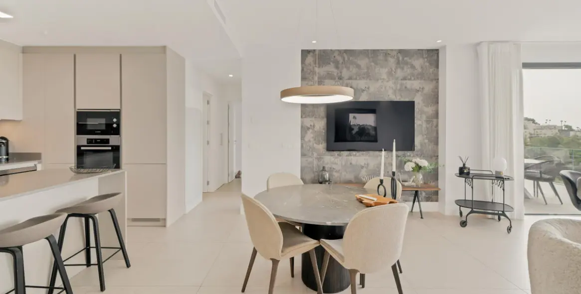Venta de apartamento en planta media en La Quinta 10