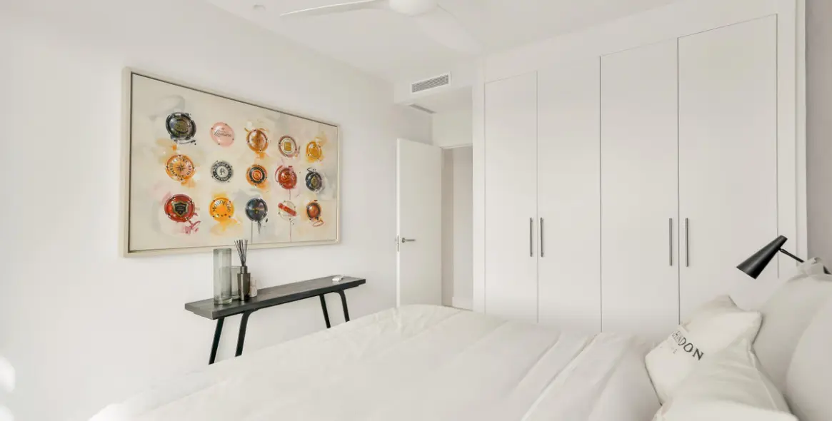 Venta de apartamento en planta media en La Quinta 17