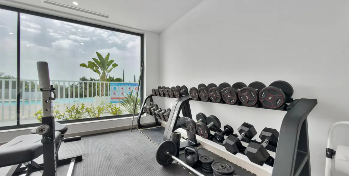 Venta de apartamento en planta media en La Quinta 30