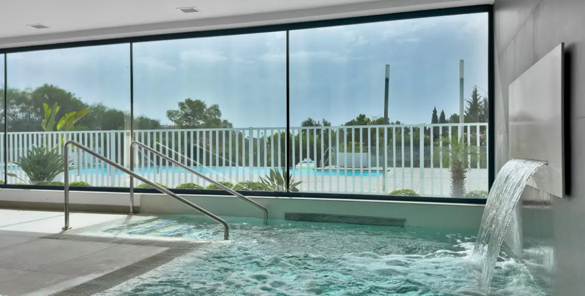 Venta de apartamento en planta media en La Quinta 32