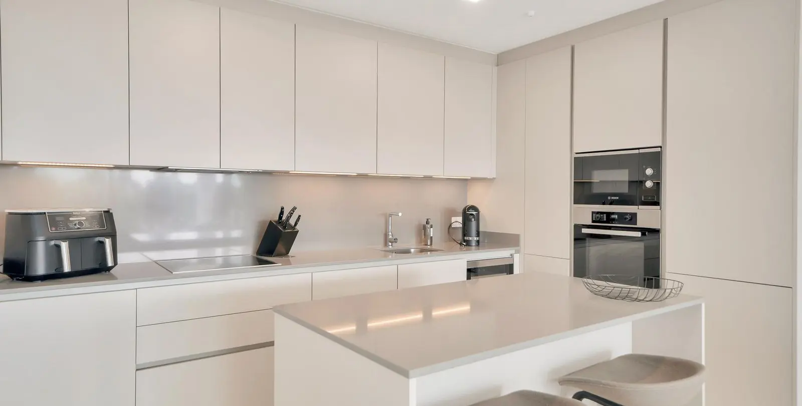 Venta de apartamento en planta media en La Quinta 3