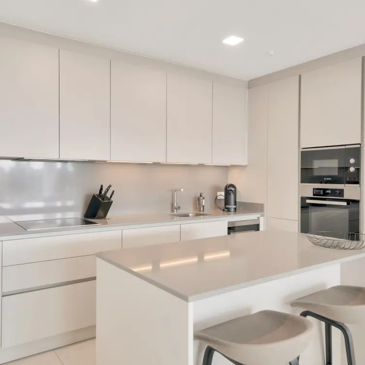 Venta de apartamento en planta media en La Quinta