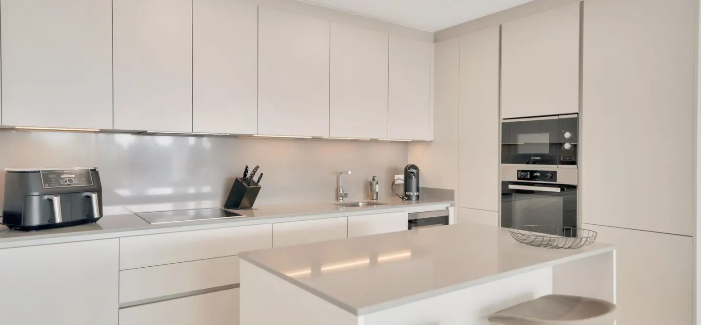 Venta de apartamento en planta media en La Quinta 2