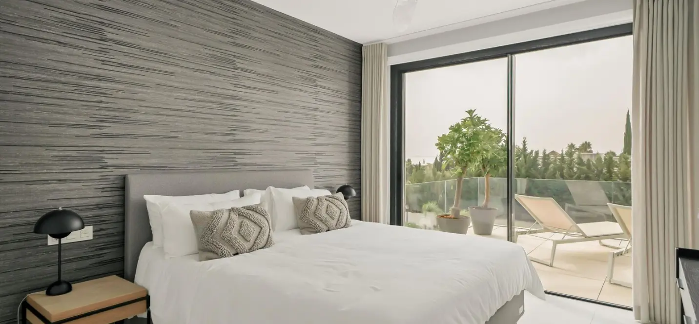 Venta de apartamento en planta media en La Quinta 3