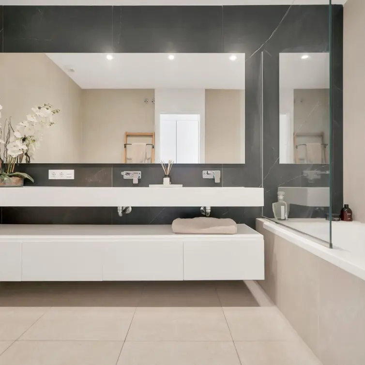 Venta de apartamento en planta media en La Quinta