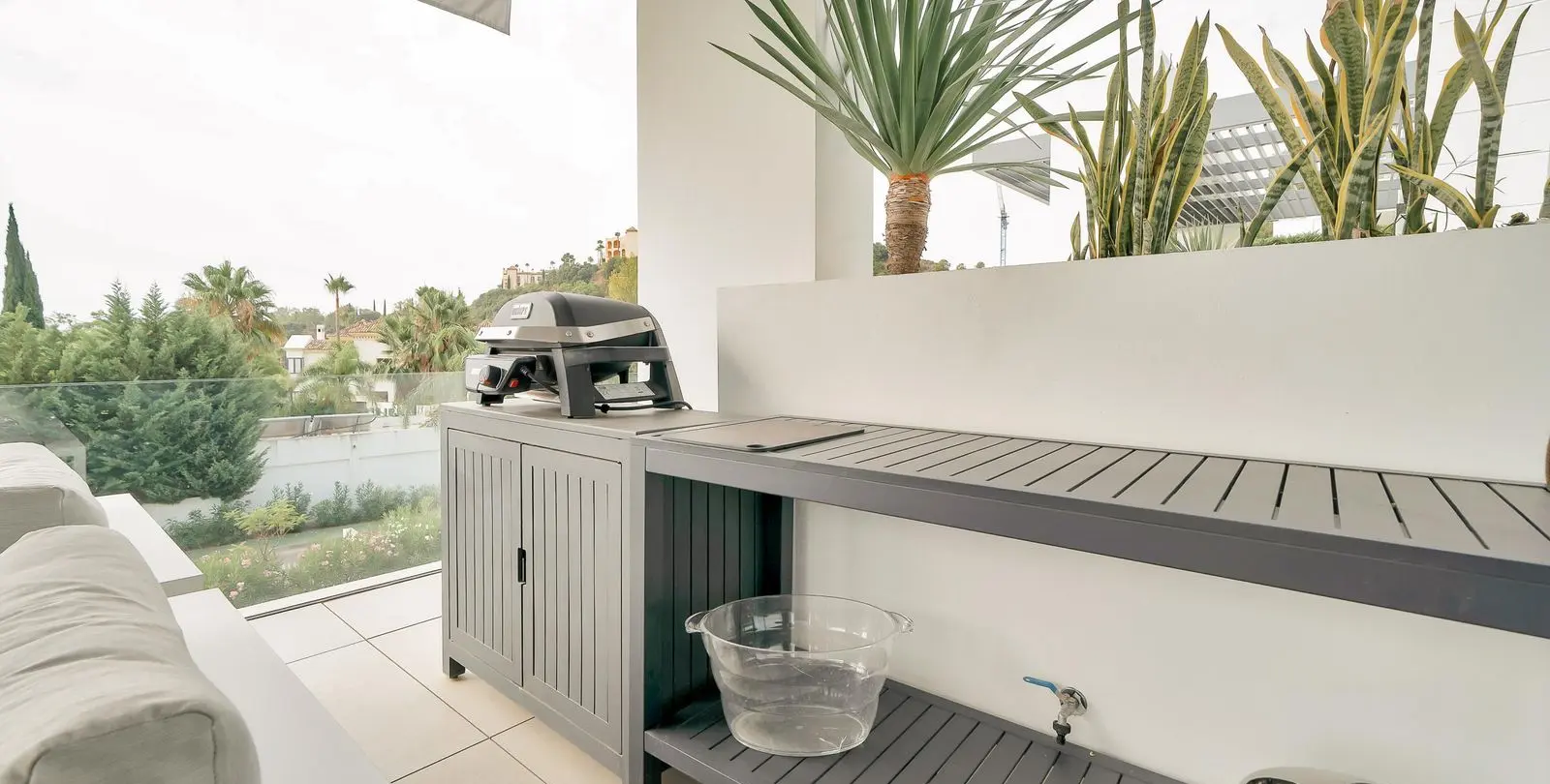 Venta de apartamento en planta media en La Quinta 19