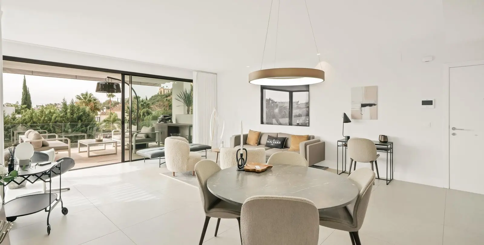 Venta de apartamento en planta media en La Quinta 24