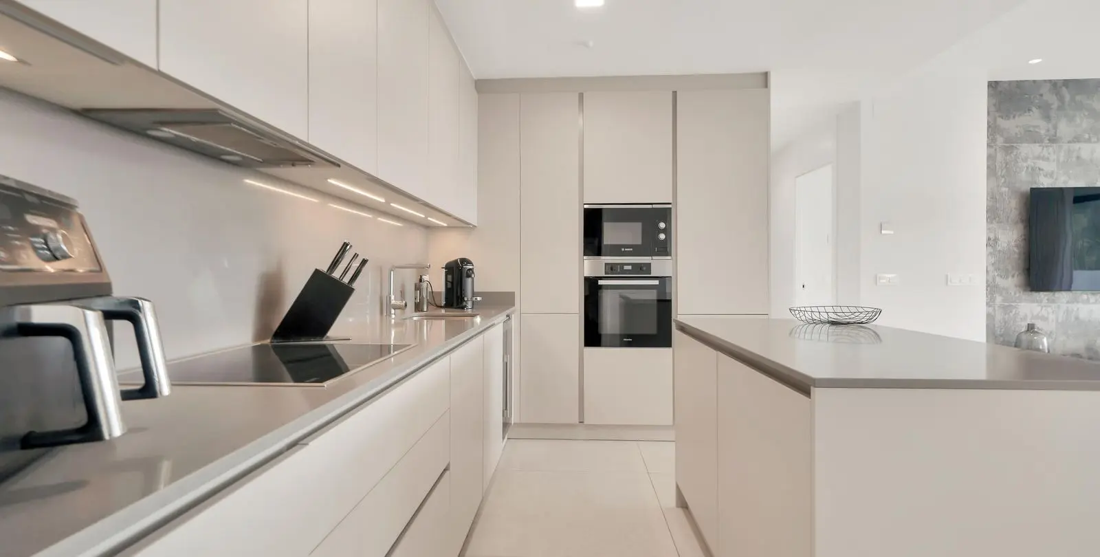 Venta de apartamento en planta media en La Quinta 25