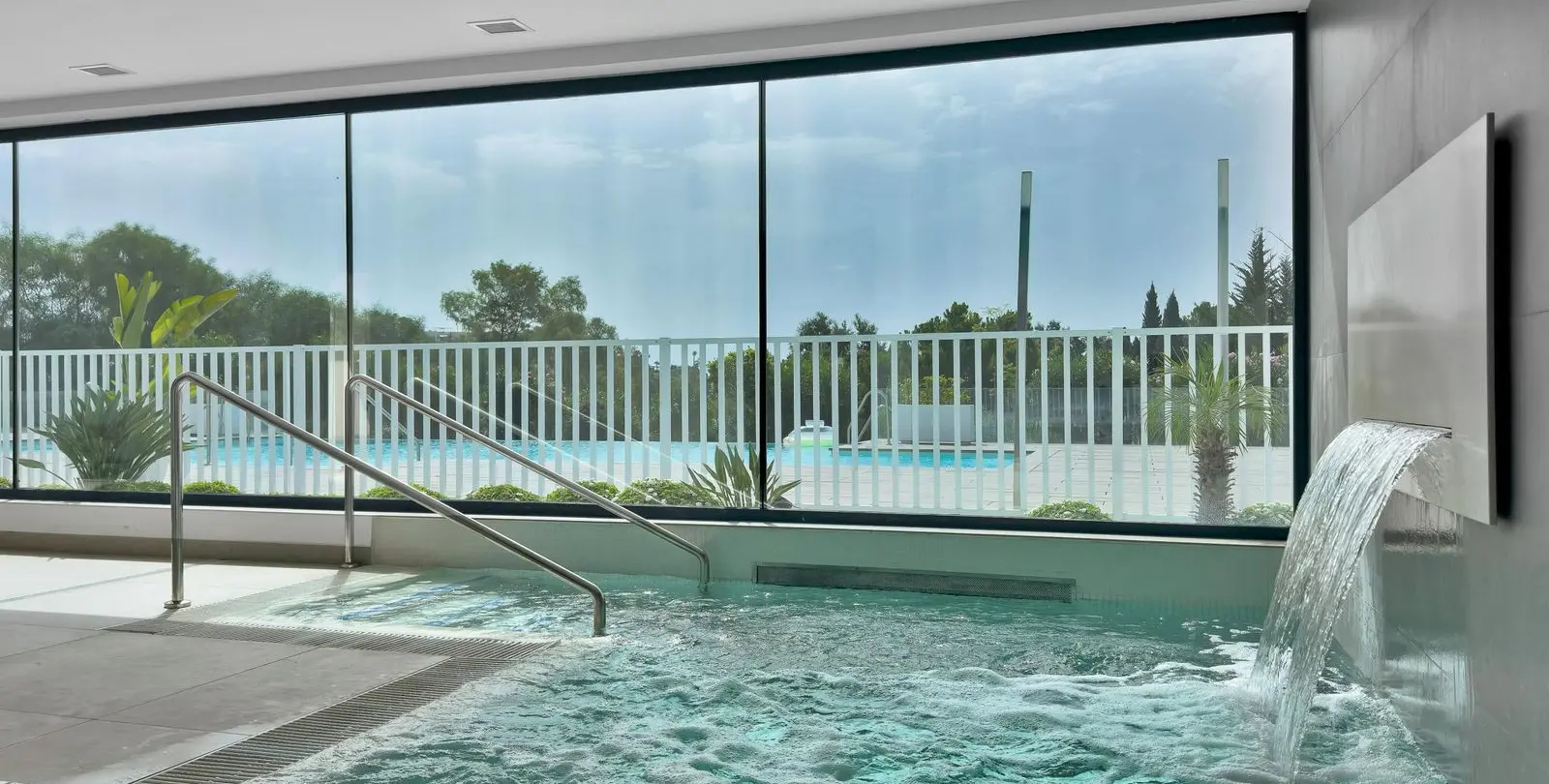 Venta de apartamento en planta media en La Quinta 32