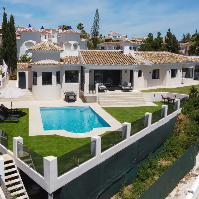 Sale of detached villa in El Chaparral