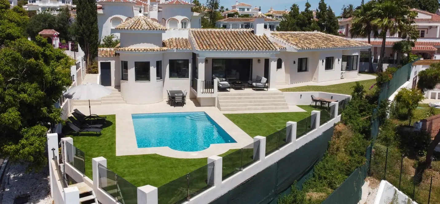 Sale of detached villa in El Chaparral 2