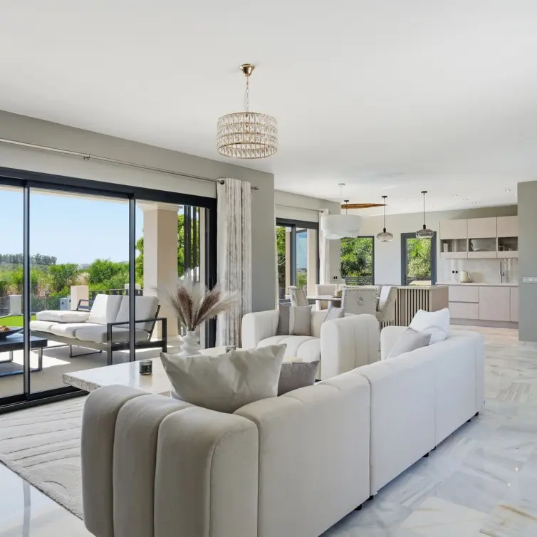 Sale of detached villa in El Chaparral