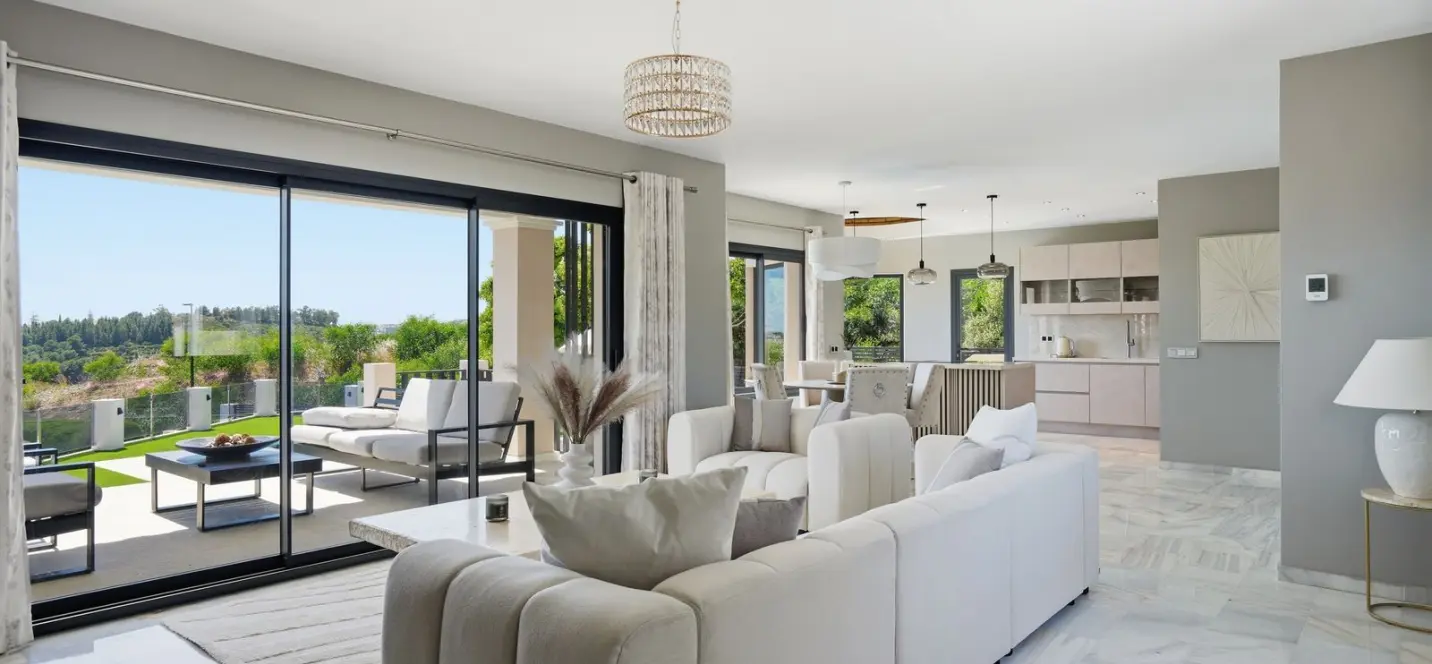 Sale of detached villa in El Chaparral 4