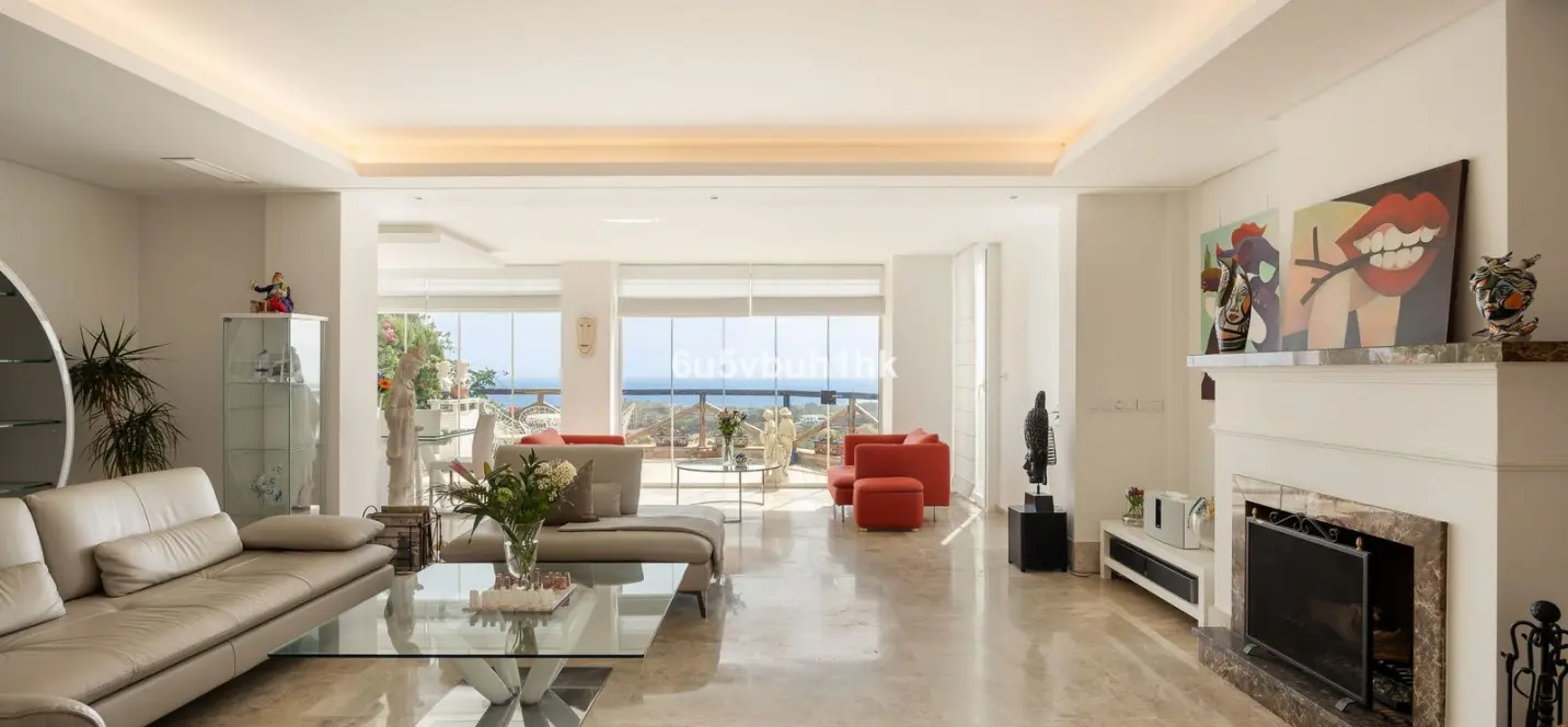 Sale of detached villa in Santa Clara 0