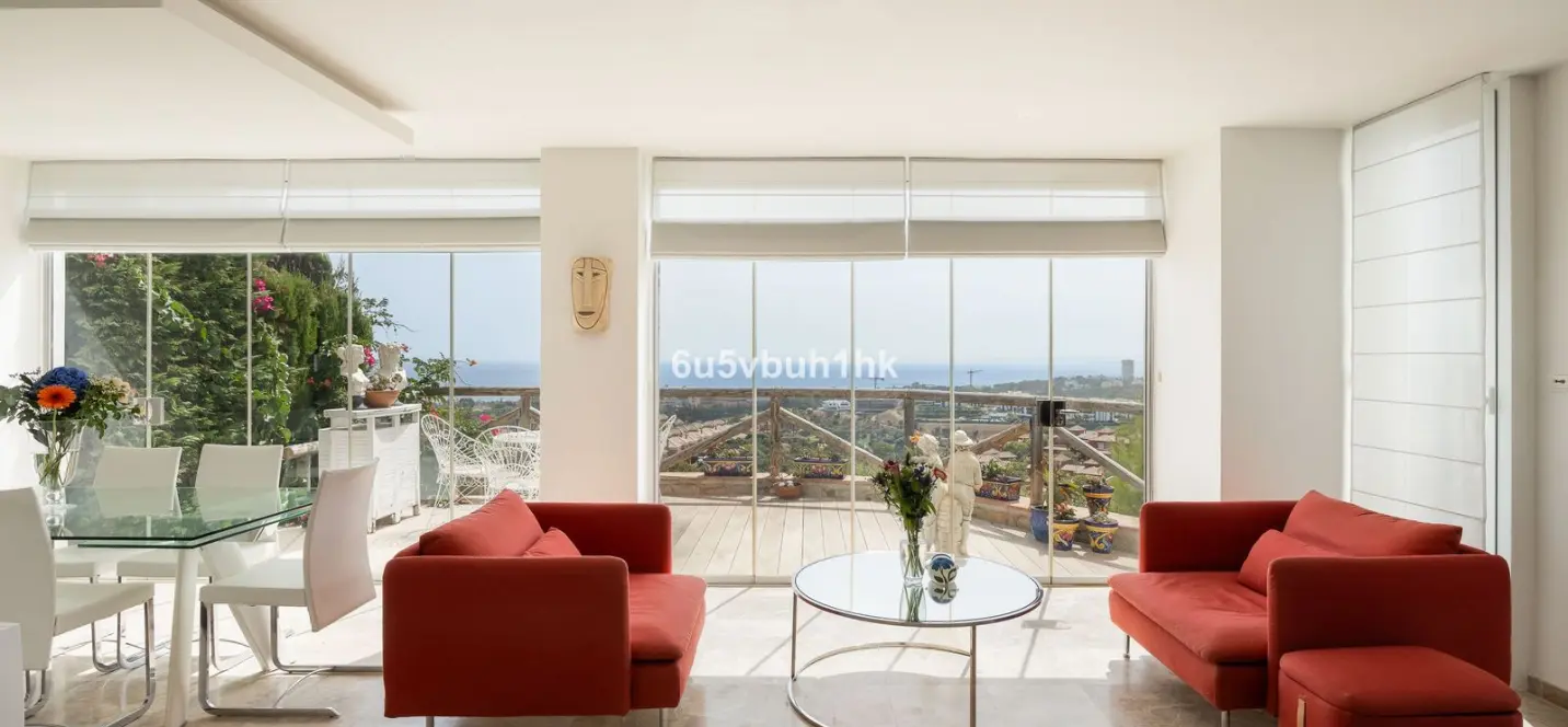 Sale of detached villa in Santa Clara 2