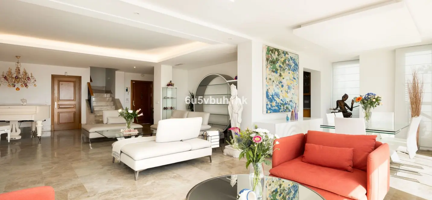 Sale of detached villa in Santa Clara 3
