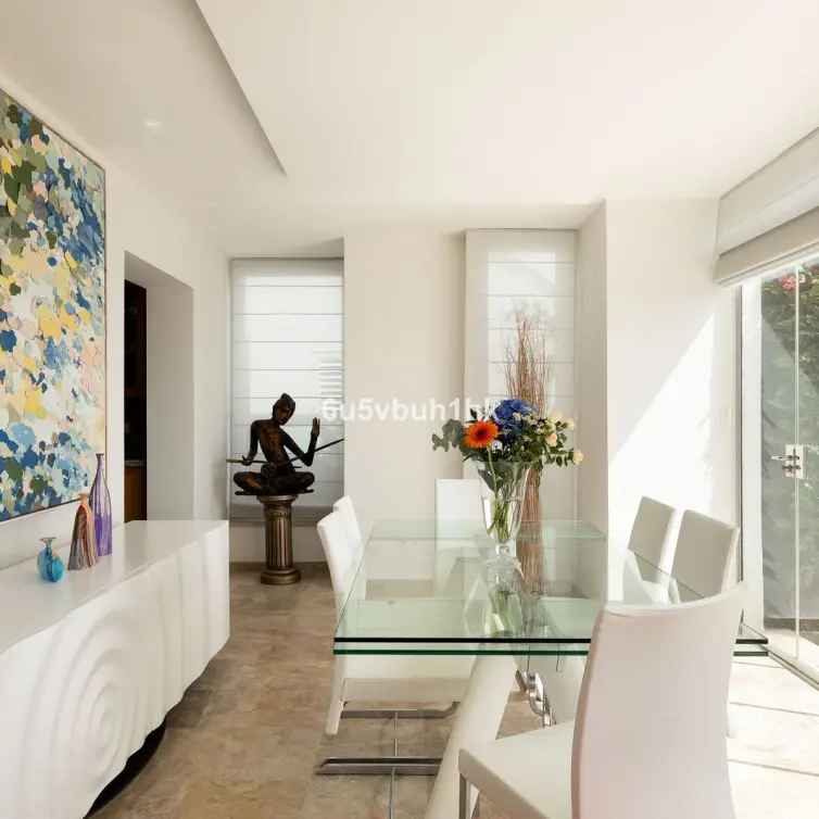 Sale of detached villa in Santa Clara