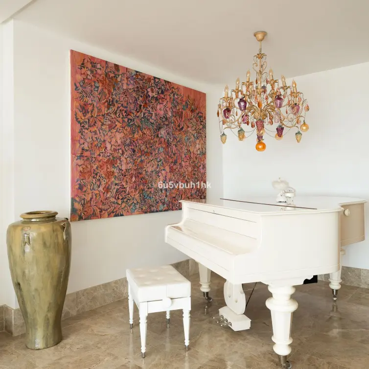 Sale of detached villa in Santa Clara