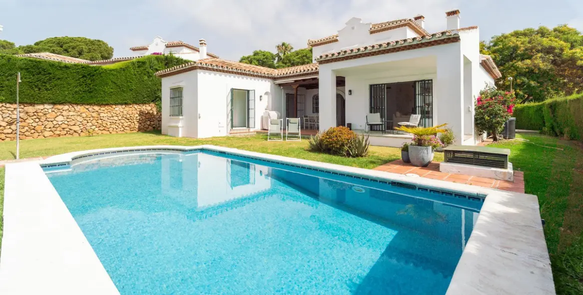 Venta de villa independiente en Elviria 3
