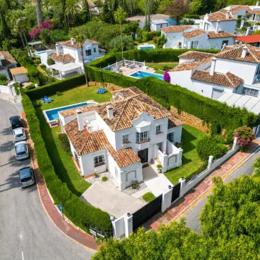 Venta de villa independiente en Elviria
