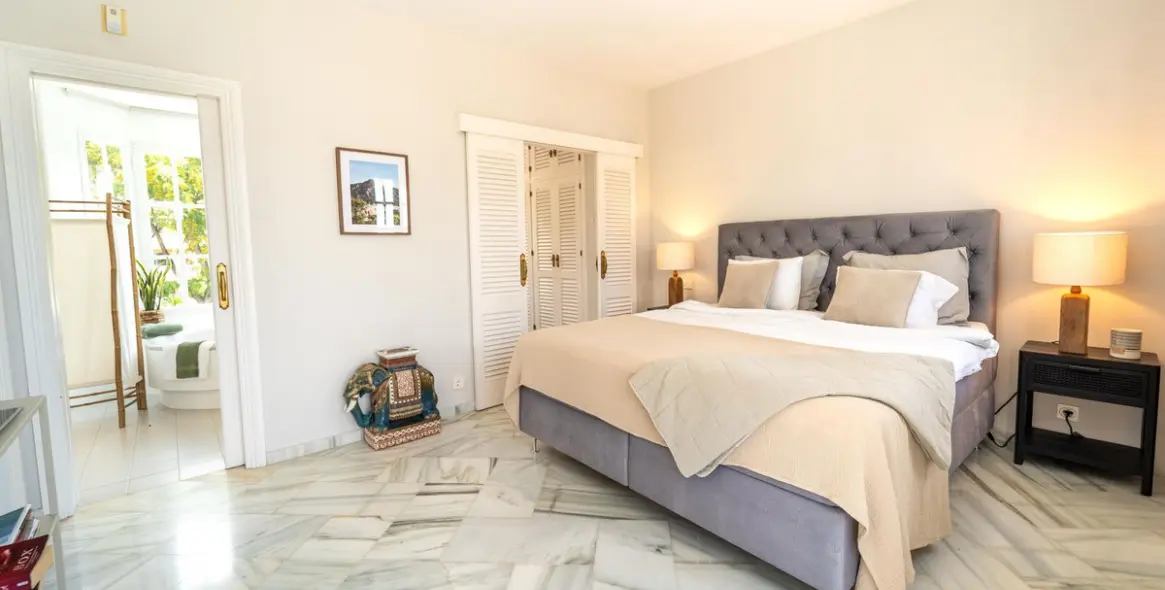 Venta de villa independiente en Elviria 28