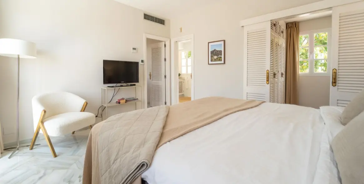 Venta de villa independiente en Elviria 32
