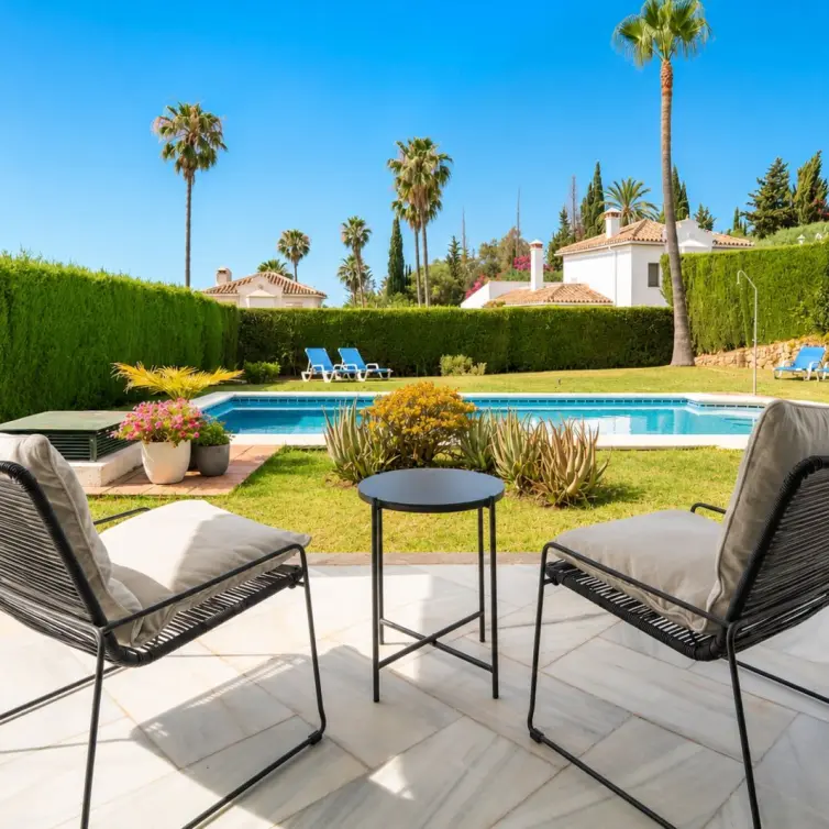 Продажа  отдельно стоящей виллы в Elviria