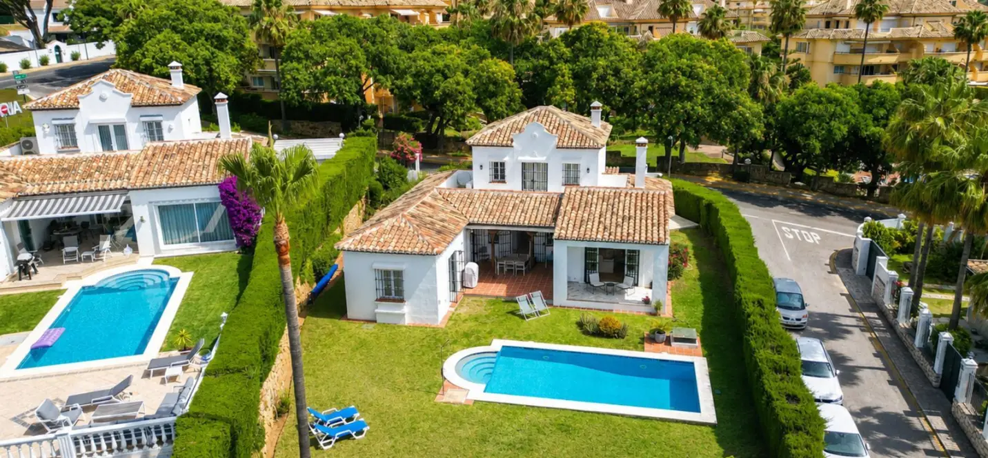 Продажа  отдельно стоящей виллы в Elviria 3