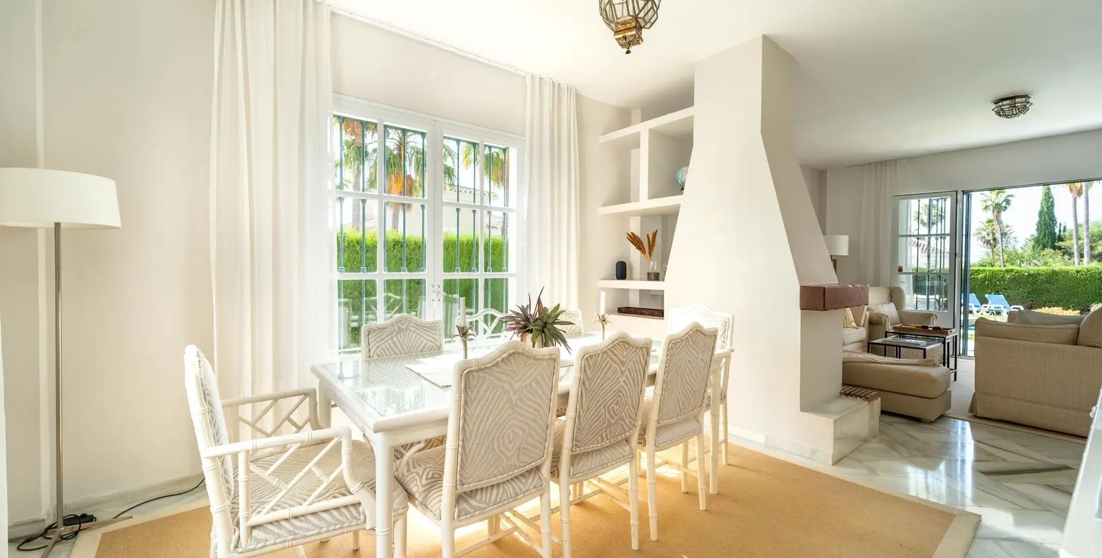 Sale of detached villa in Elviria 11