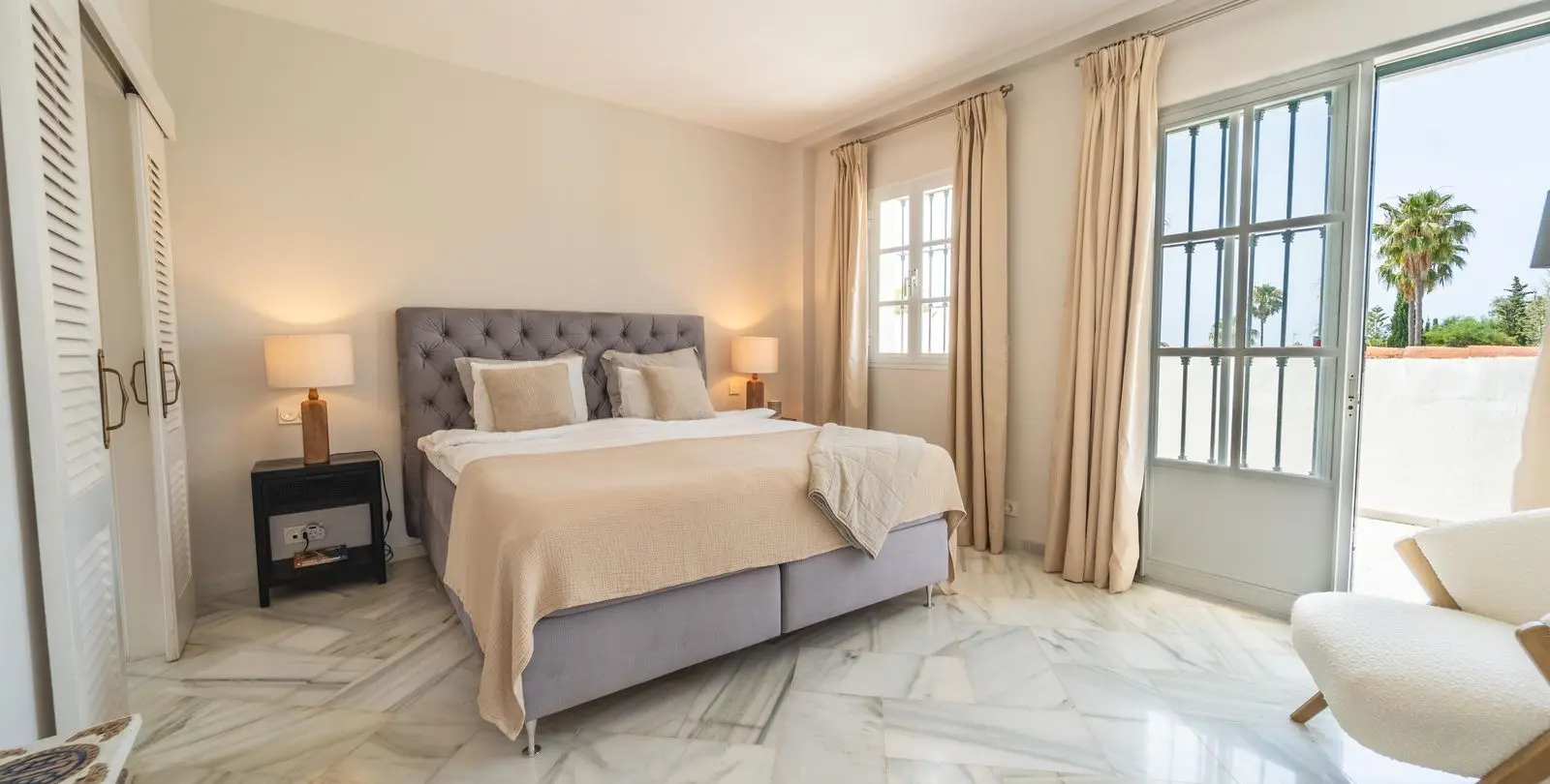 Sale of detached villa in Elviria 27