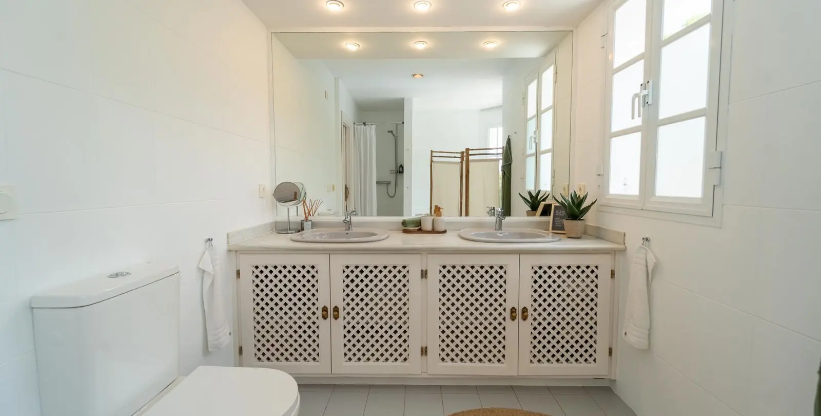 Sale of detached villa in Elviria 29
