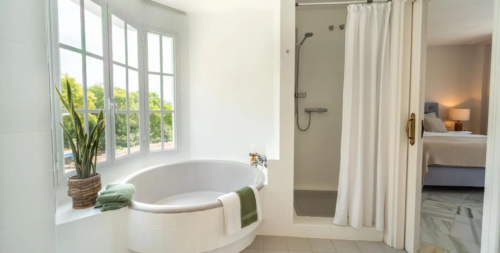 Sale of detached villa in Elviria 30
