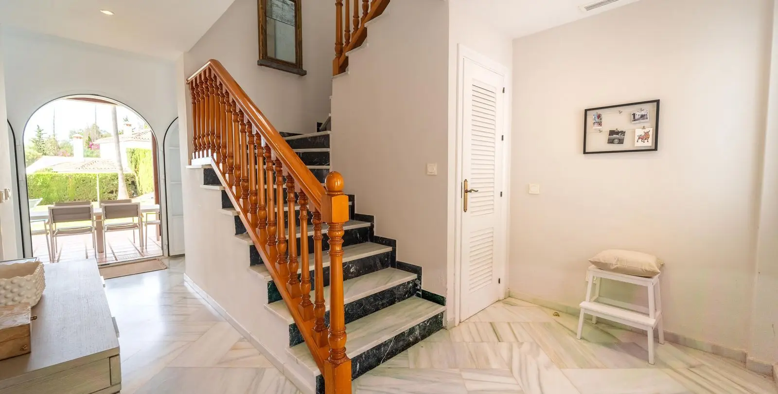 Sale of detached villa in Elviria 38