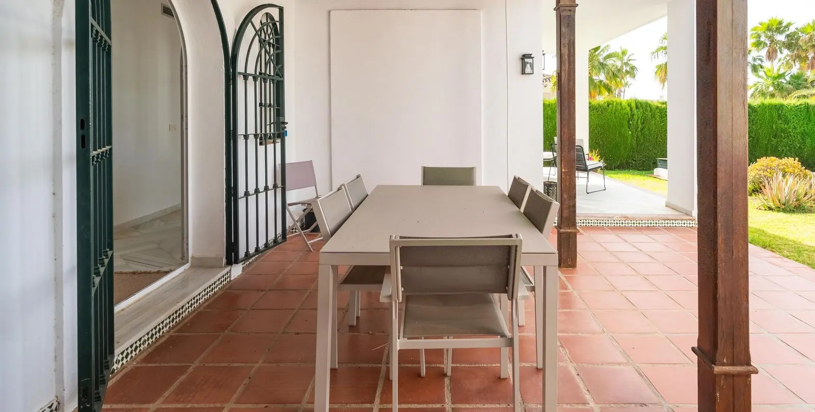 Sale of detached villa in Elviria 44