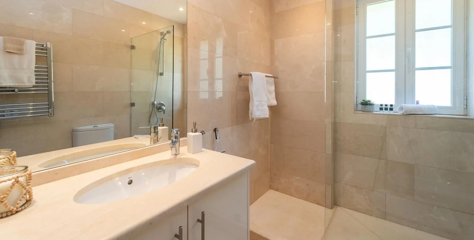Sale of detached villa in Elviria 48