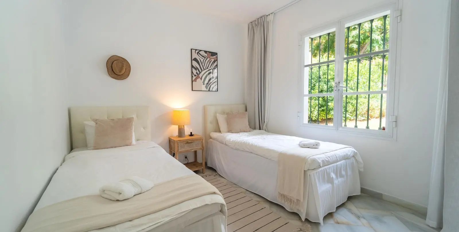 Sale of detached villa in Elviria 50