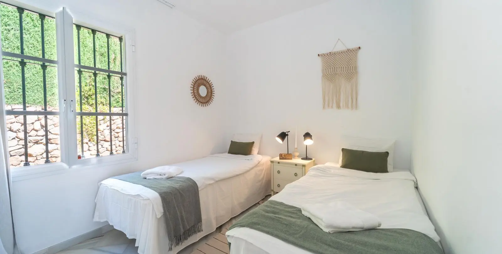 Sale of detached villa in Elviria 57
