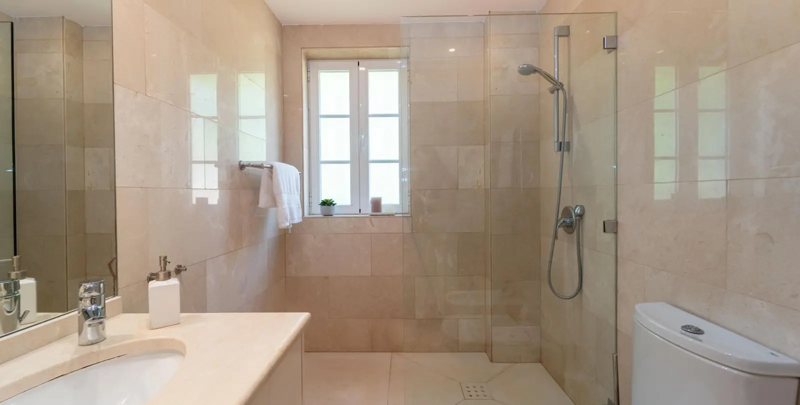 Sale of detached villa in Elviria 63