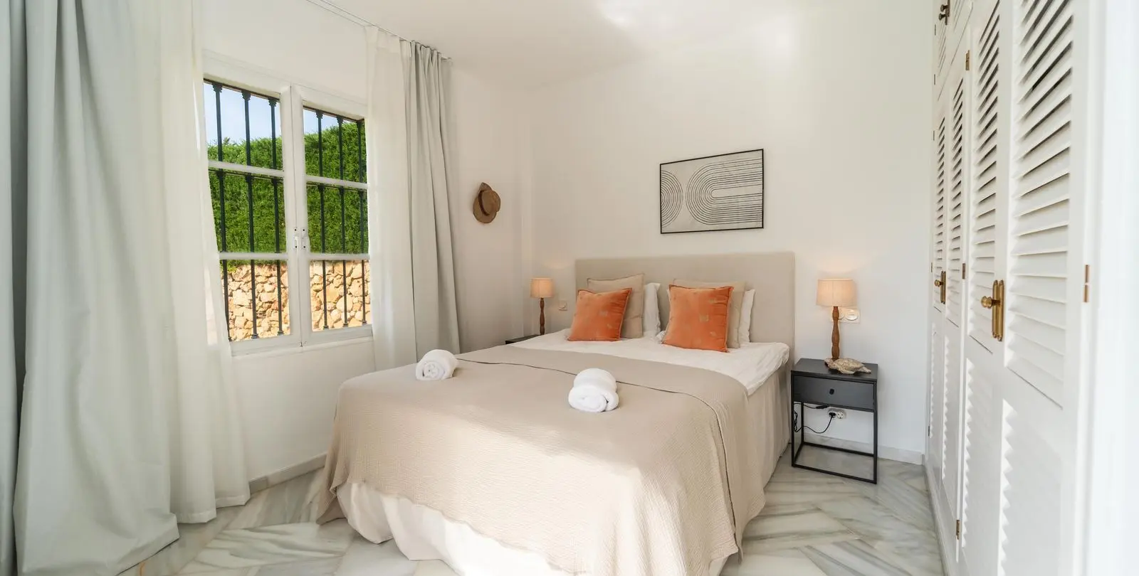 Sale of detached villa in Elviria 65