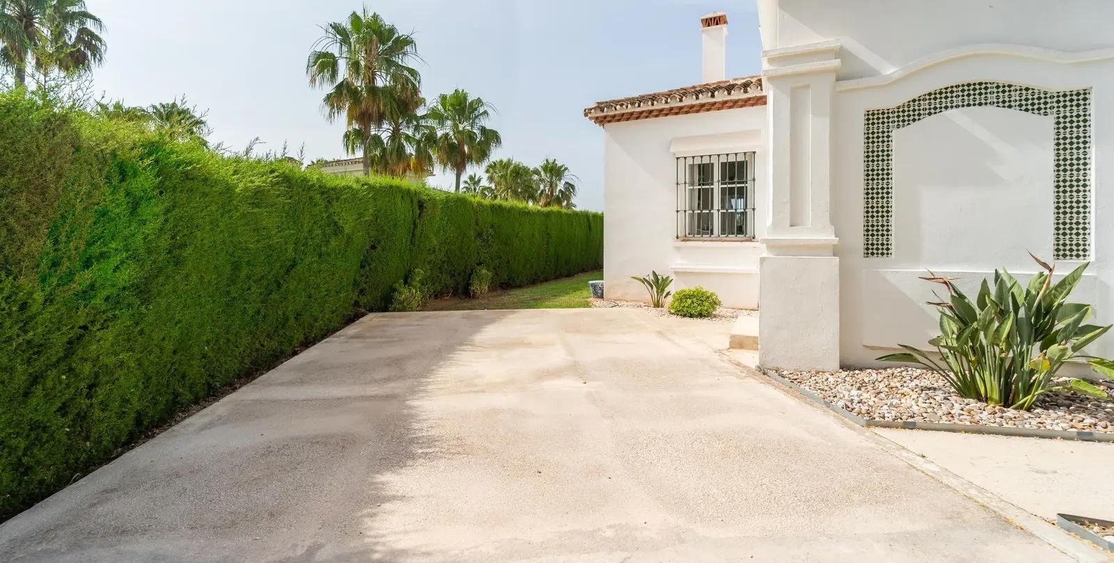 Sale of detached villa in Elviria 82