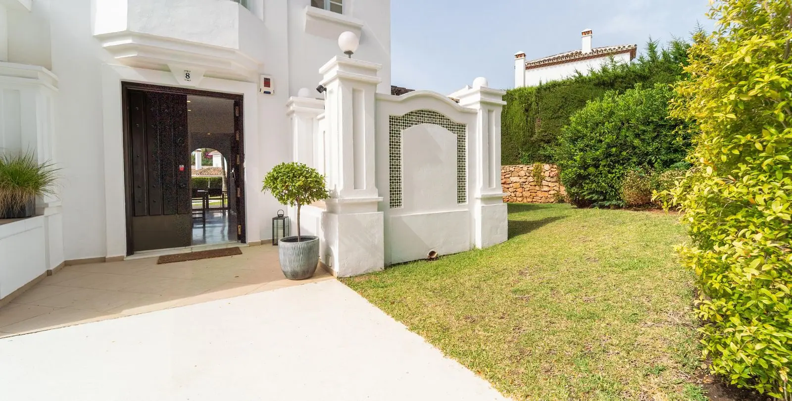 Sale of detached villa in Elviria 88