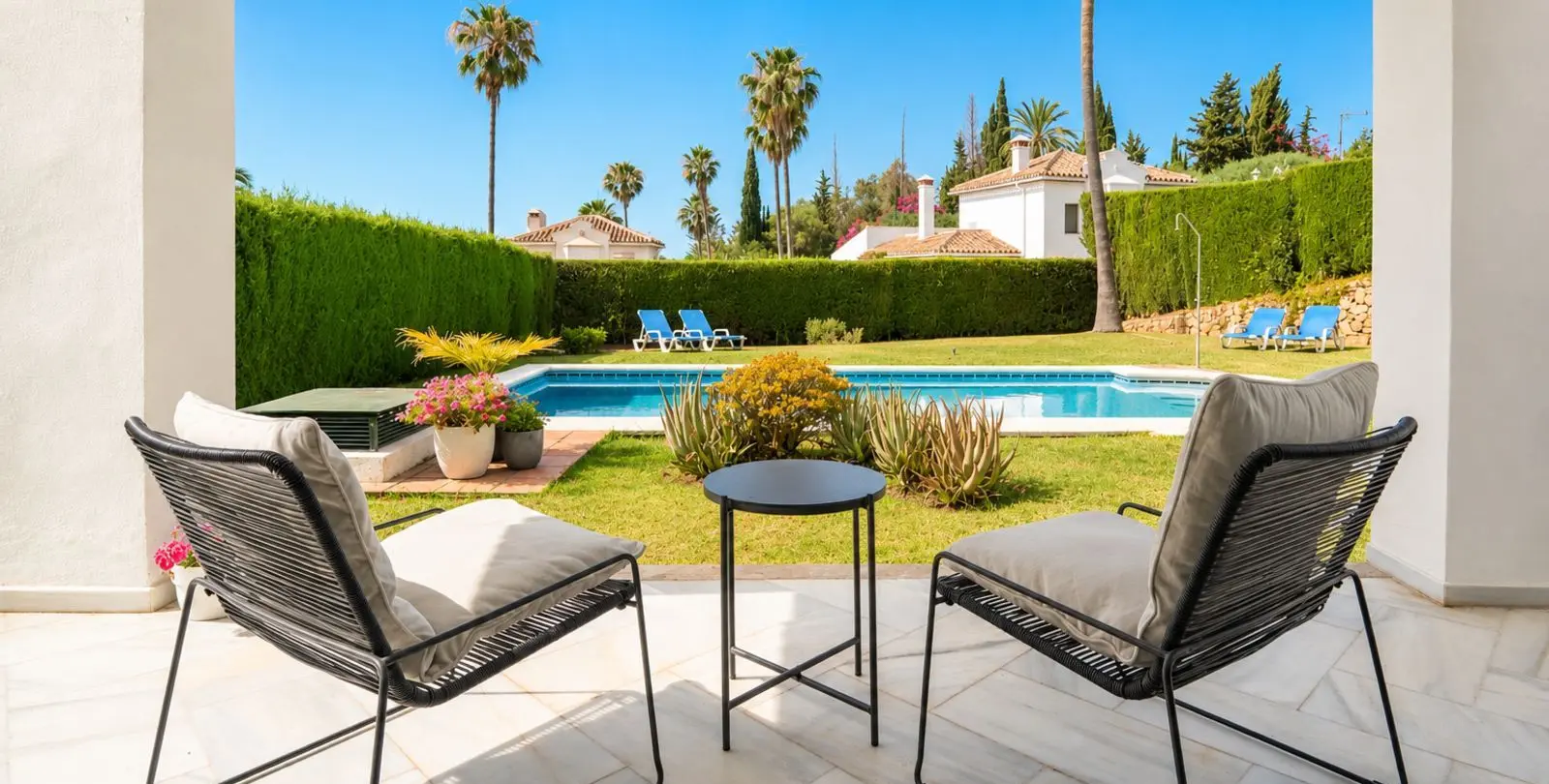 Sale of detached villa in Elviria 2