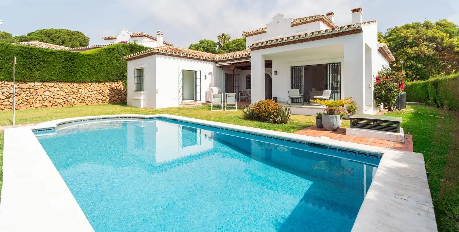 Sale of detached villa in Elviria 3