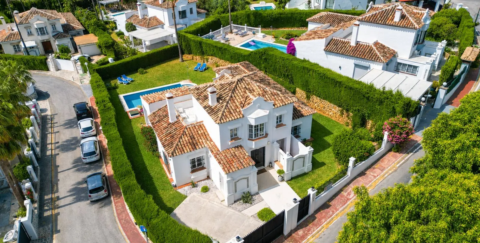 Sale of detached villa in Elviria 5