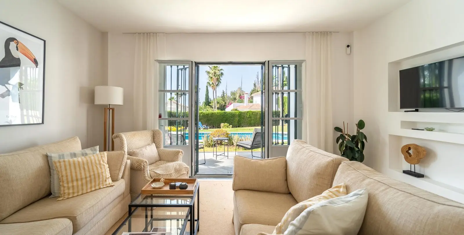 Sale of detached villa in Elviria 6