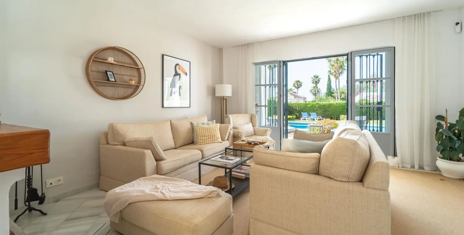 Sale of detached villa in Elviria 9