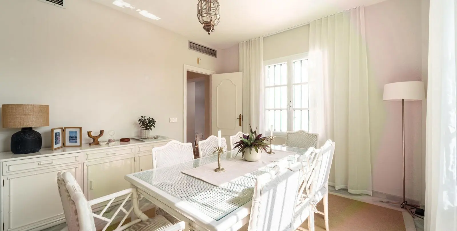 Sale of detached villa in Elviria 13