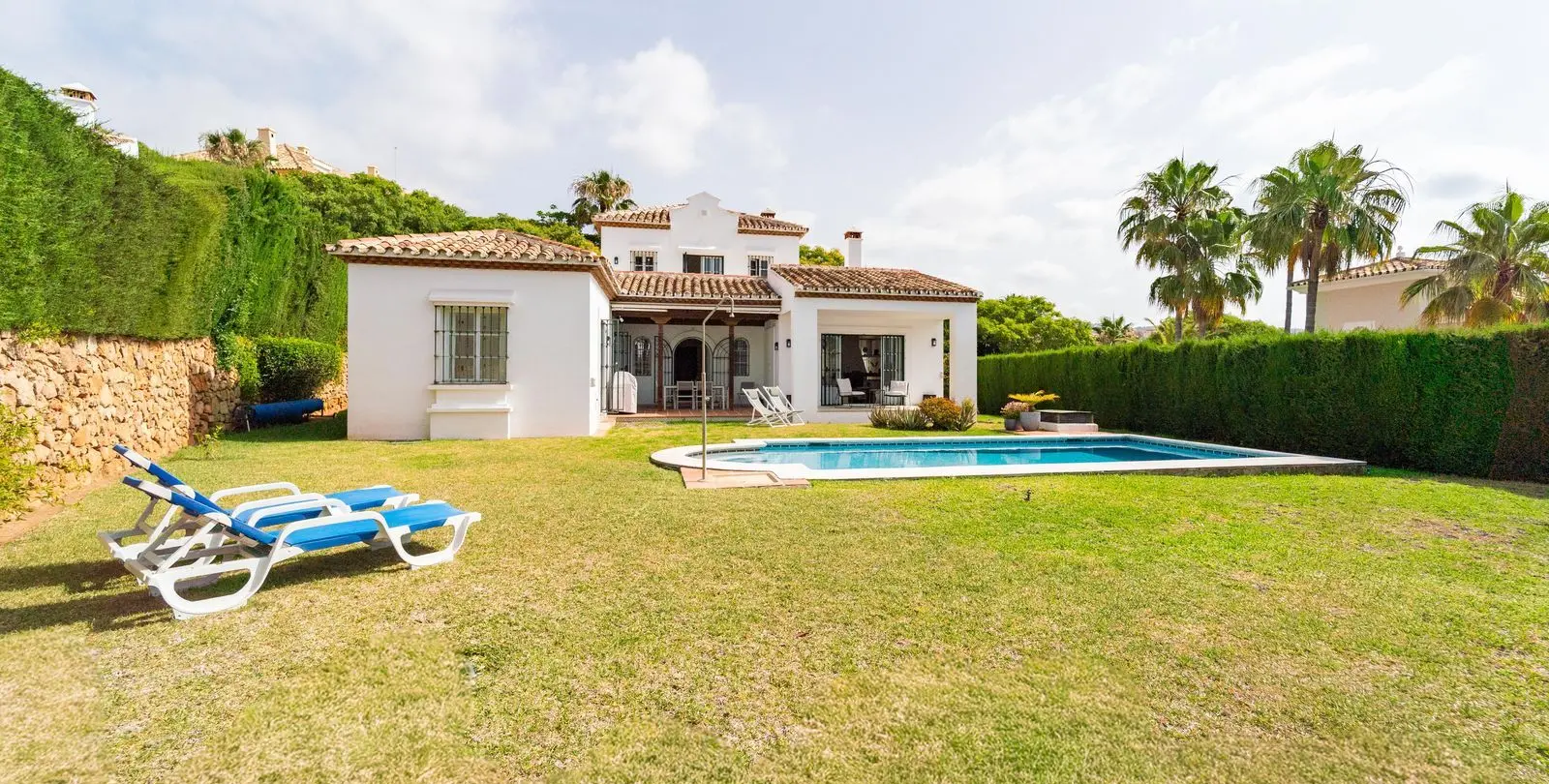 Sale of detached villa in Elviria 17