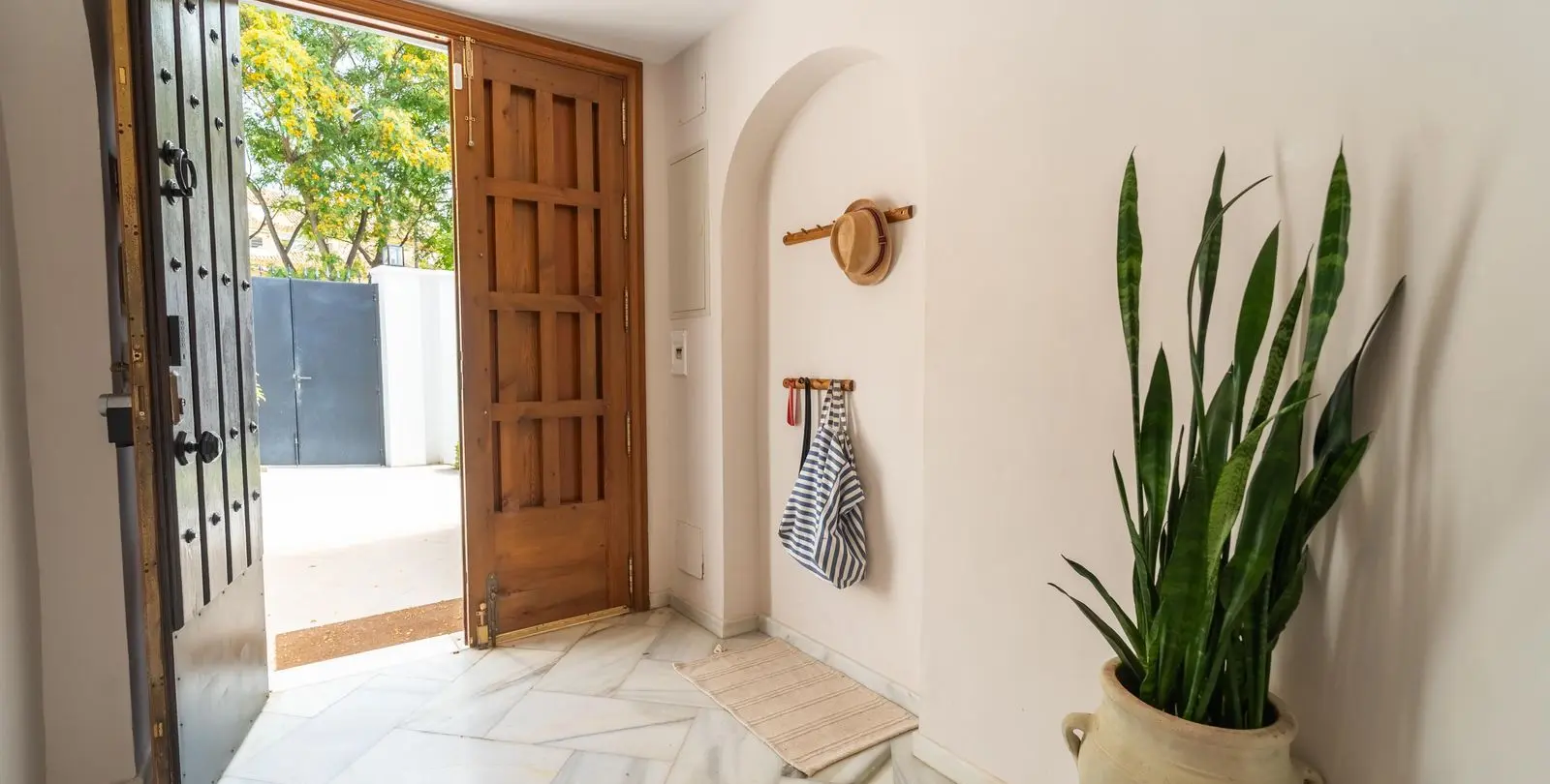 Sale of detached villa in Elviria 38